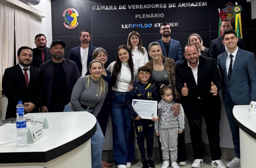  Jovem Nicolas é homenageado na Câmara de Vereadores de Armazém