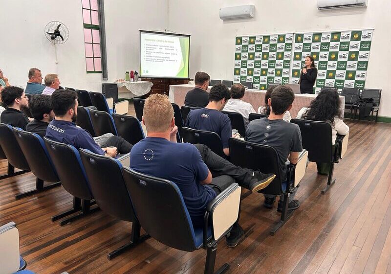  Prefeitura de São Ludgero recebe apresentação de projetos voltados ao público idoso e juventude