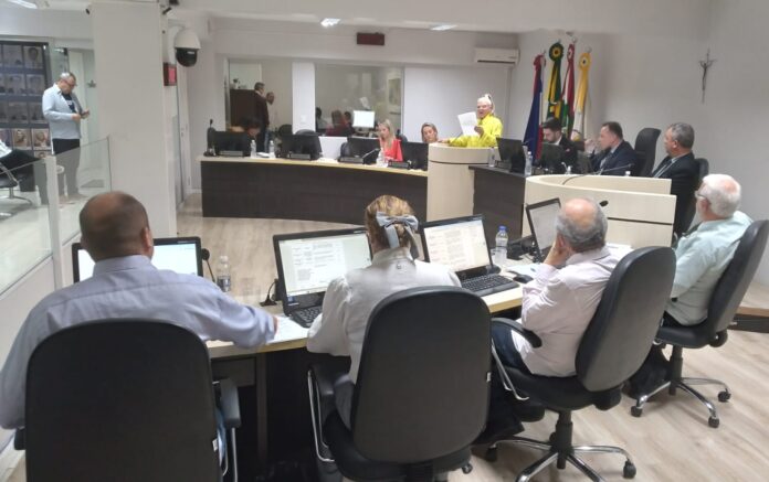  Câmara de Orleans: Sessão Ordinária do dia 12 de Maio