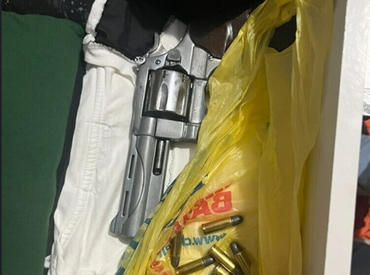  Líder de facção é preso pela Polícia Civil com arma estrangeira em SC