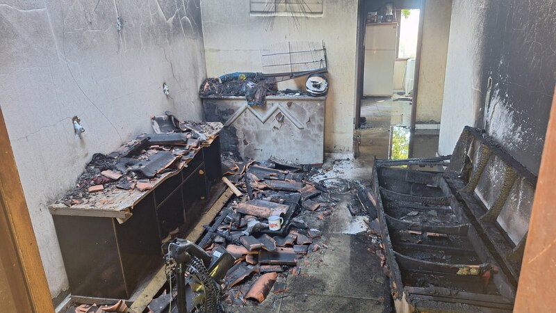  Celular carregando em tomada causa incêndio em residência de Braço do Norte
