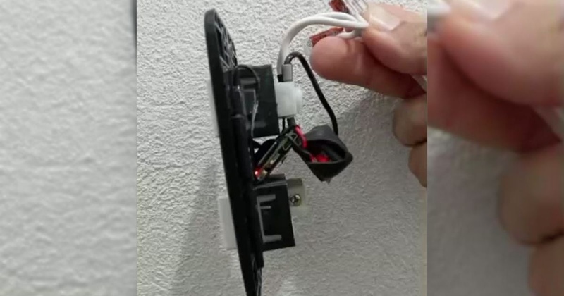  Microcâmera é localizada por funcionária em banheiro de empresa no Sul de SC