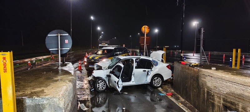  Duas mulheres morrem em acidente em pedágio no Sul de SC; motorista tinha 17 anos