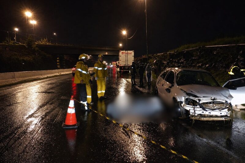  Menino de 7 anos morre em uma das rodovias mais perigosas de SC; recém-nascido sobrevive ileso graças à cadeirinha
