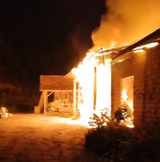  Incêndio destrói marcenaria e mobiliza bombeiros da região