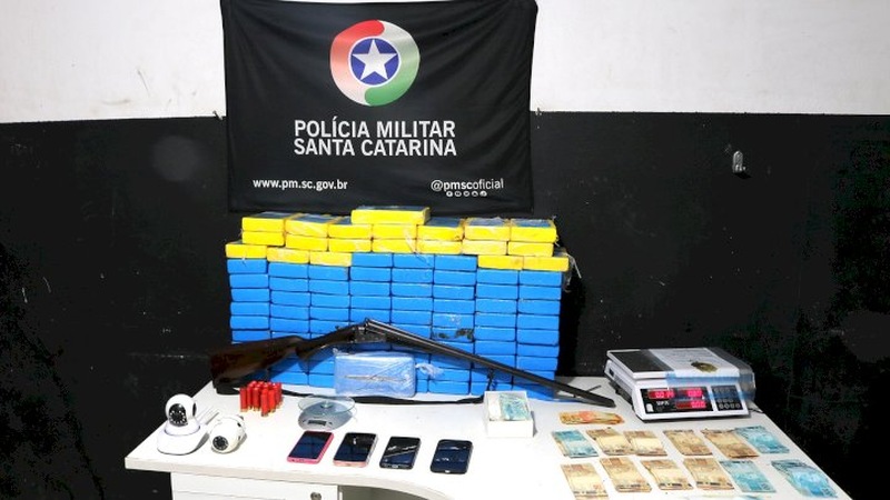  Polícia Militar prende quatro pessoas e apreende mais de 102 kg de cocaína em SC